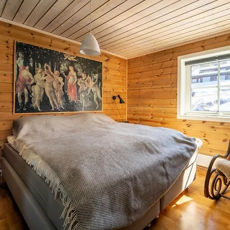 Three-bedroom Holiday Tjorhom