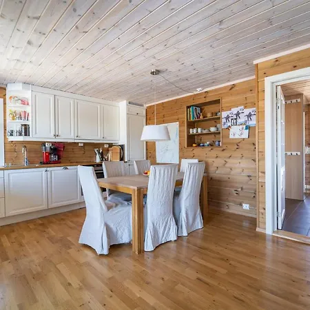 Three-bedroom Holiday Tjorhom