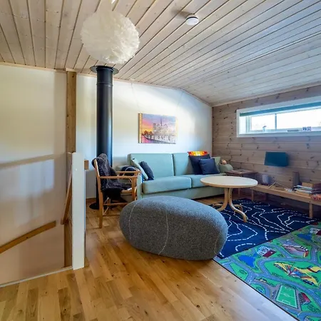 Three-bedroom Holiday * Tjorhom