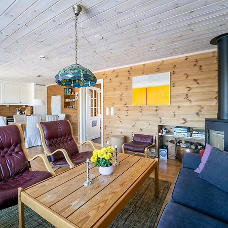 Three-bedroom Holiday *
